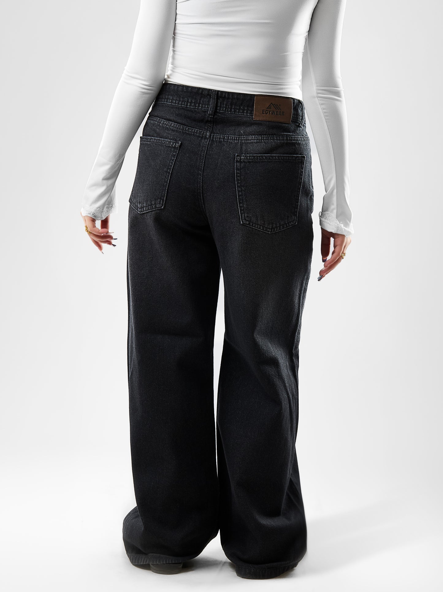 Women’s Wide-Leg Jeans