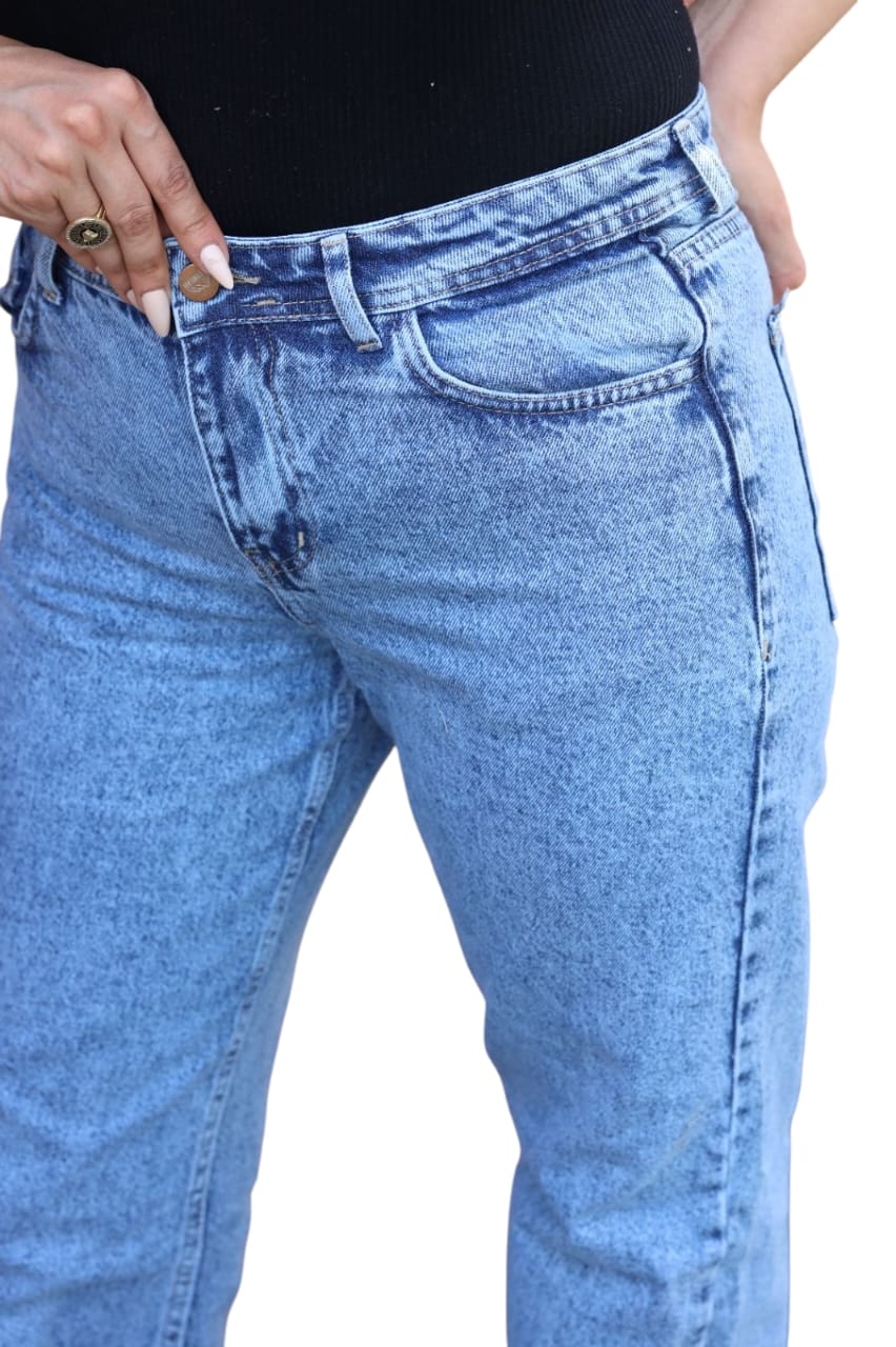 Women's Straight-Leg Jeans