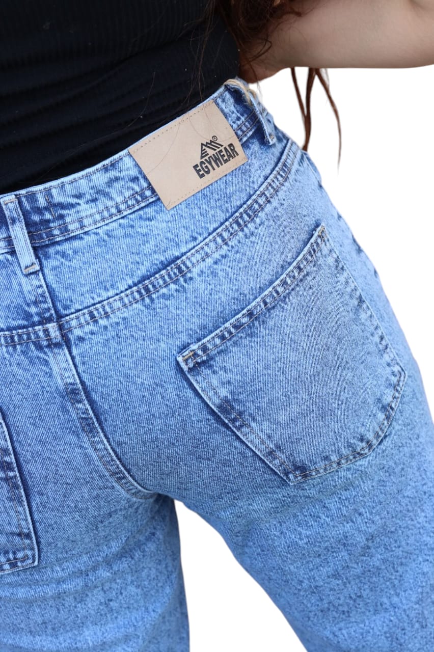 Women's Straight-Leg Jeans