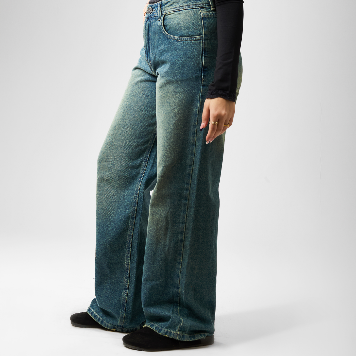 Women’s Wide-Leg Jeans