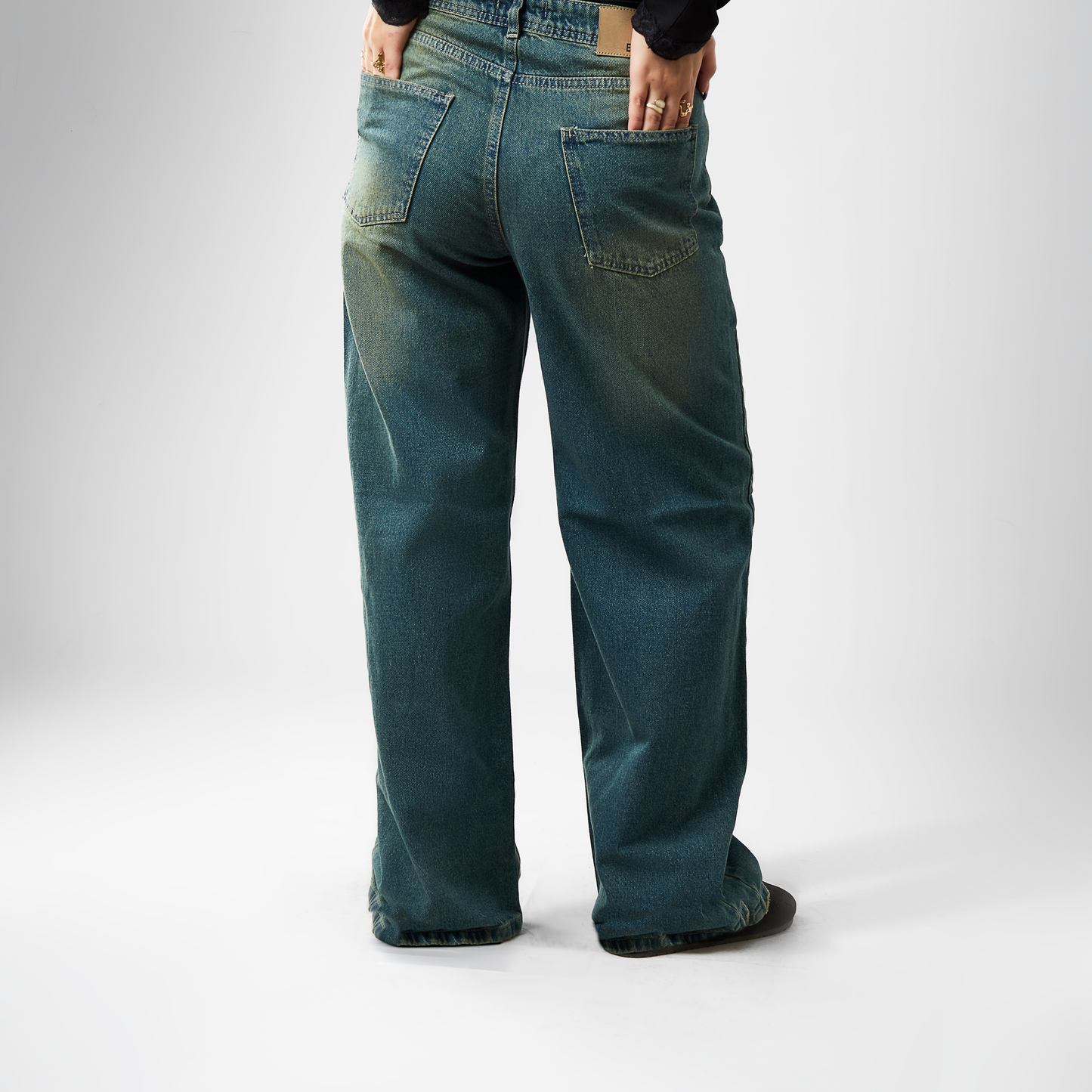 Women’s Wide-Leg Jeans