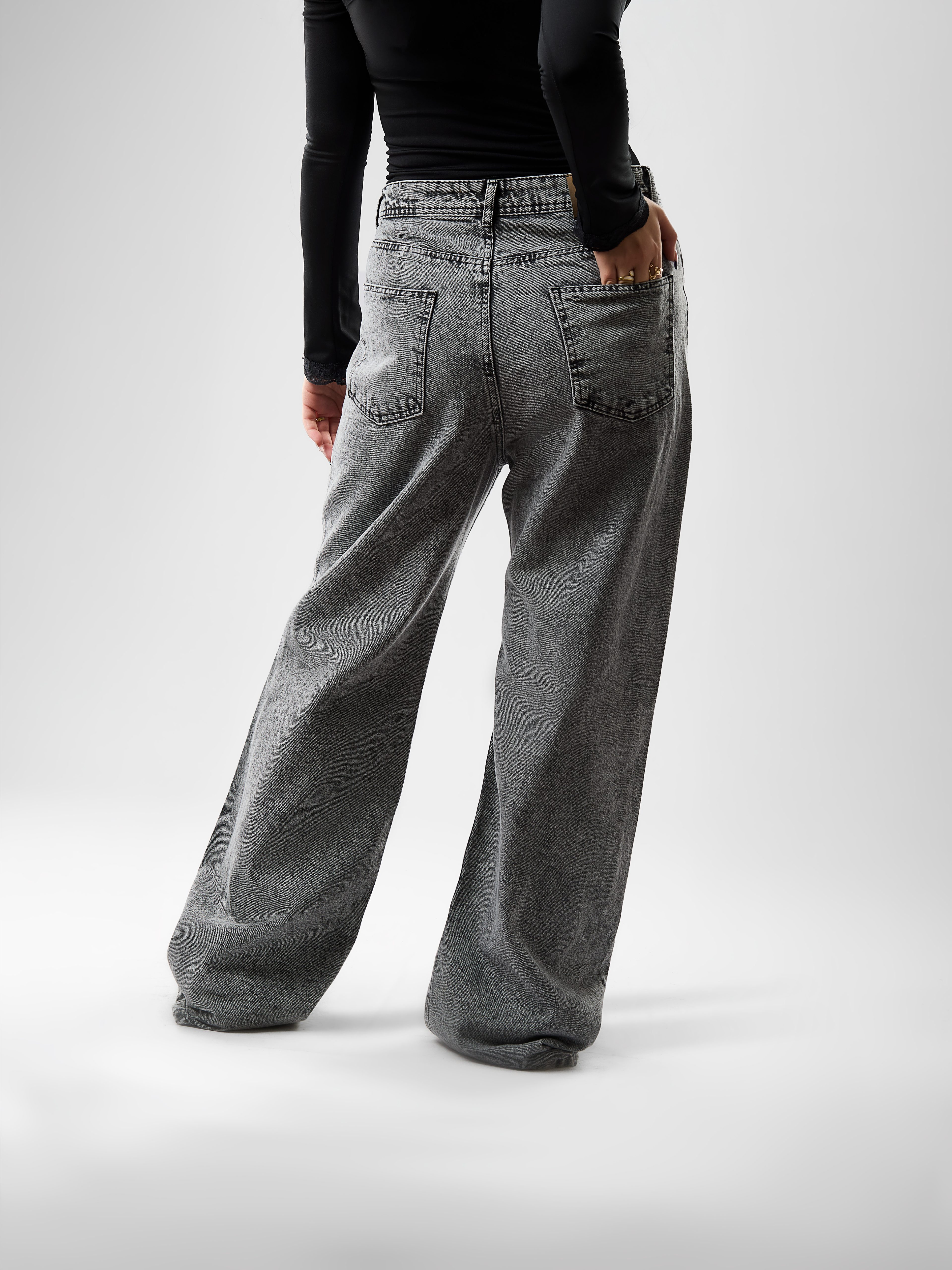 Women’s Wide-Leg Jeans