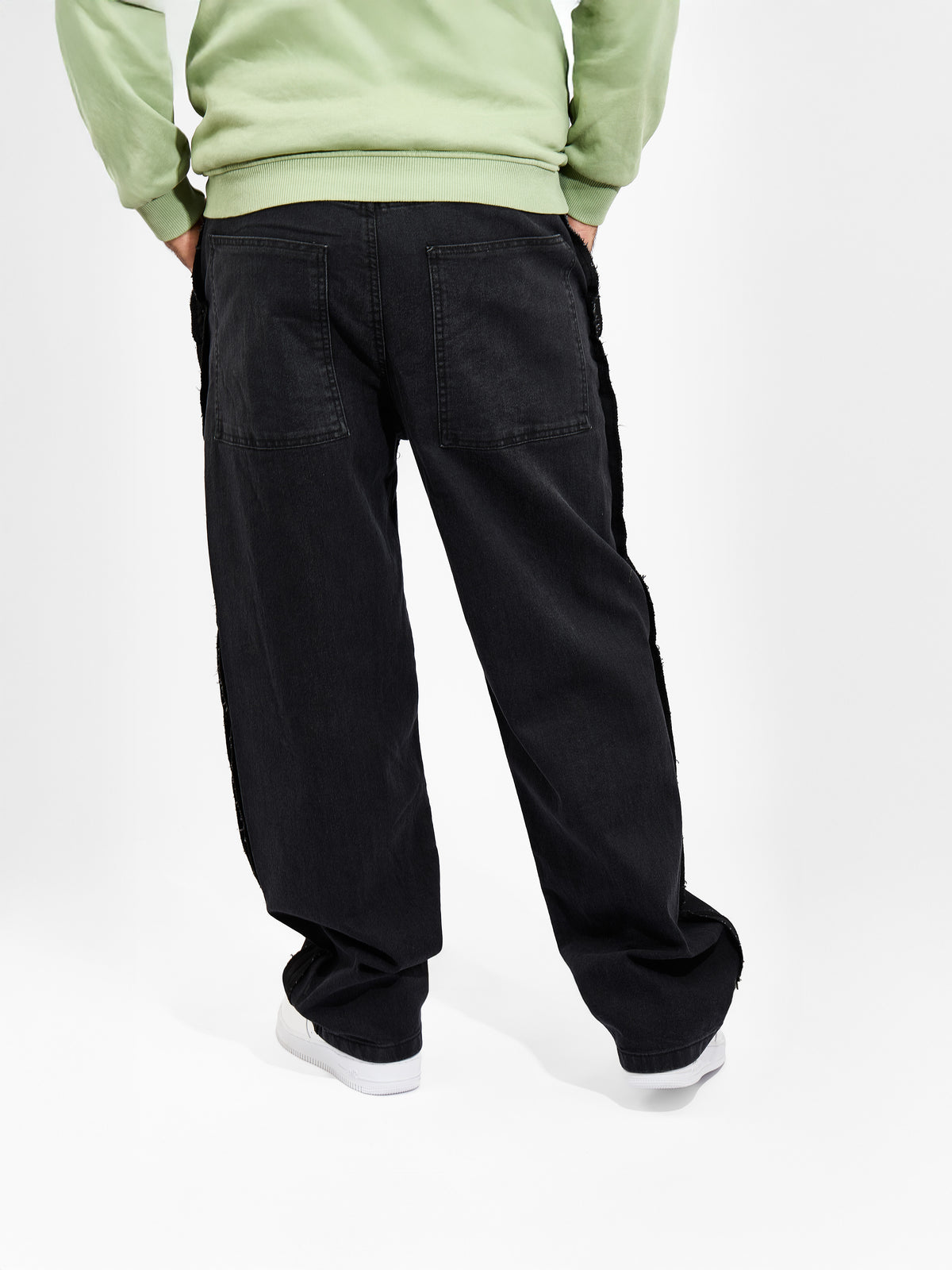 Men’s Wide-Leg Jeans