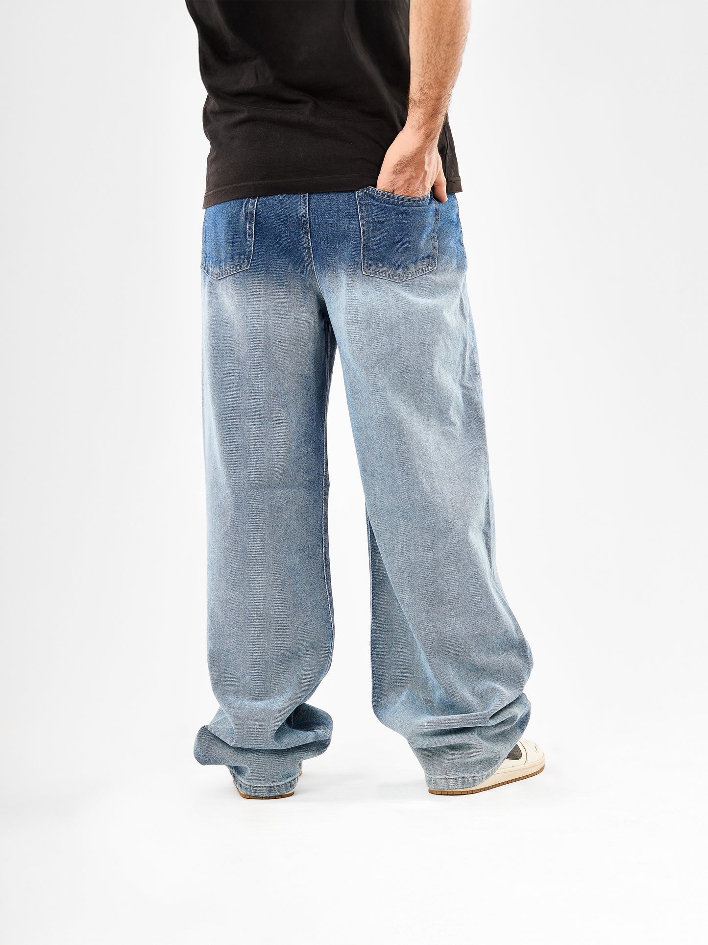 Men’s Wide-Leg Jeans
