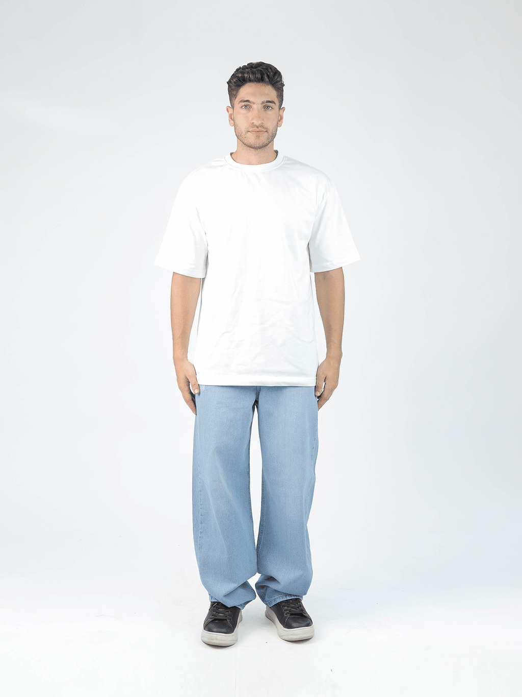Men’s Wide-Leg Jeans