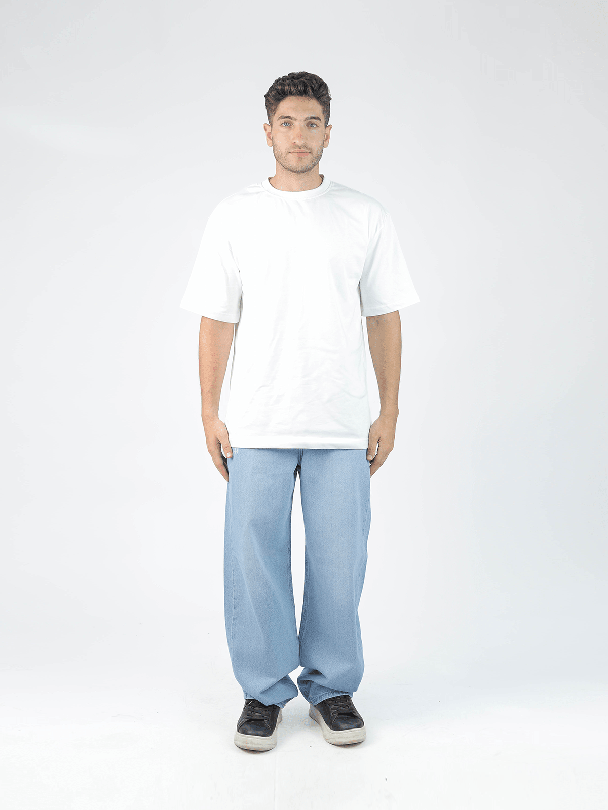 Men’s Wide-Leg Jeans