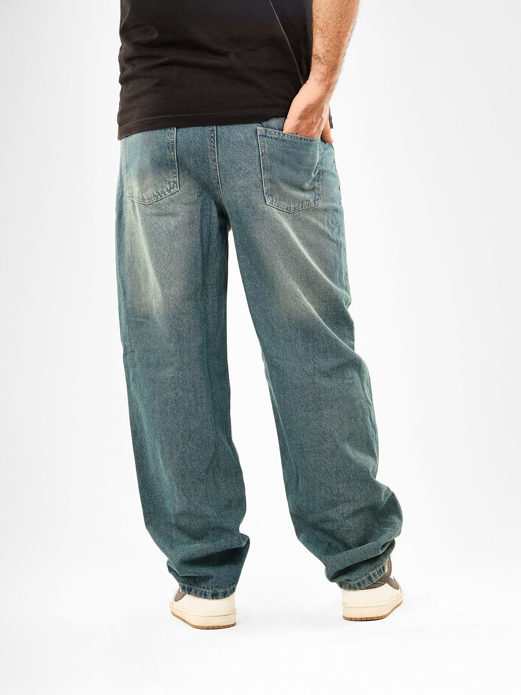Men’s Wide-Leg Jeans