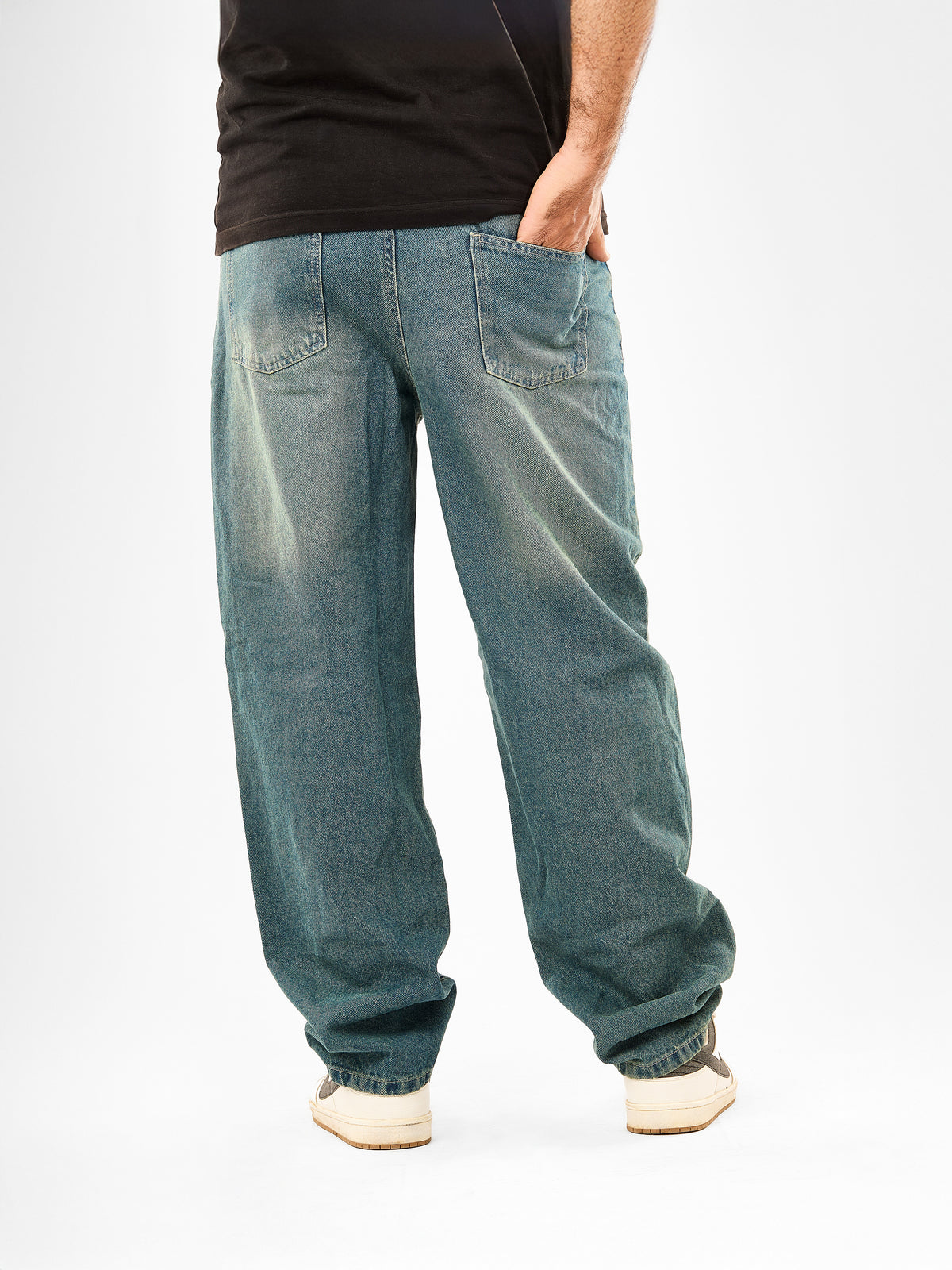 Men’s Wide-Leg Jeans