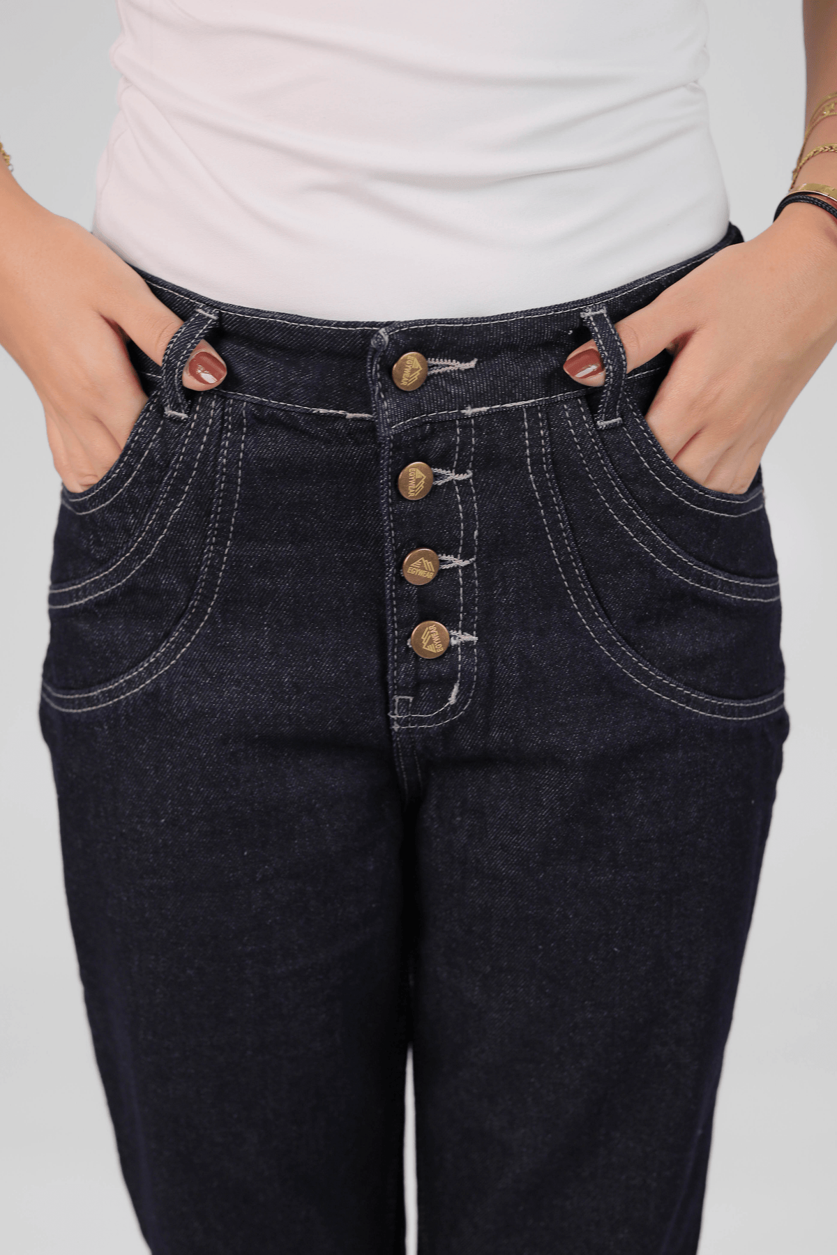 Women’s Straight Leg Jeans